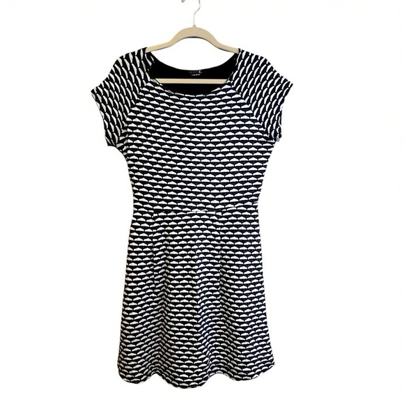 Renee C. Dresses & Skirts - Renee C Dress Black Gray White Quilted Textured Short Sleeve SZ M Stretch Swing